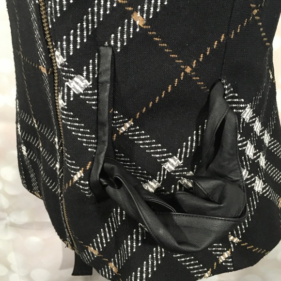 CaBi Grid Plaid Zip Up Vest - Picture 5 of 9